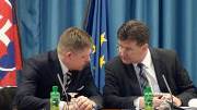 Predseda vlády SR Robert Fico a minister zahraničných vecí a európskych záležitostí SR Miroslav Lajčák (http://www.vlada.gov.sk/)